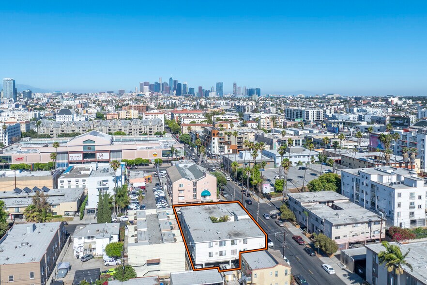 3555 San Marino St, Los Angeles, CA à vendre - Photo de l’immeuble – Image 3 sur 5