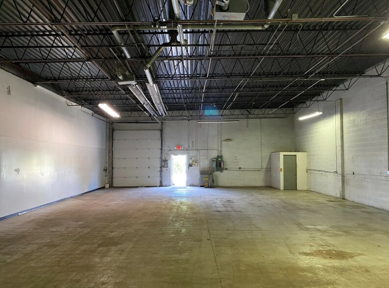 6210-6242 Product Dr, Sterling Heights, MI à louer - Photo de l’immeuble – Image 3 sur 3