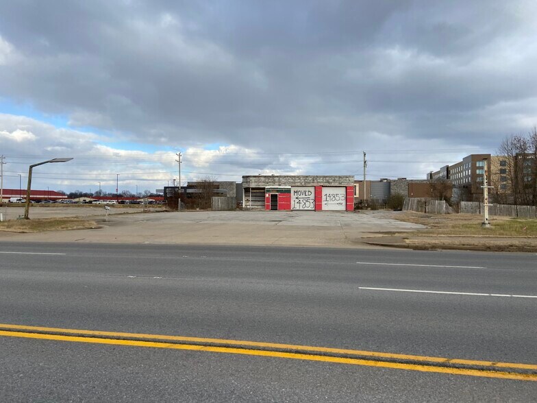 15372 Fort Campbell Blvd, Oak Grove, KY à louer - Photo de l’immeuble – Image 2 sur 2