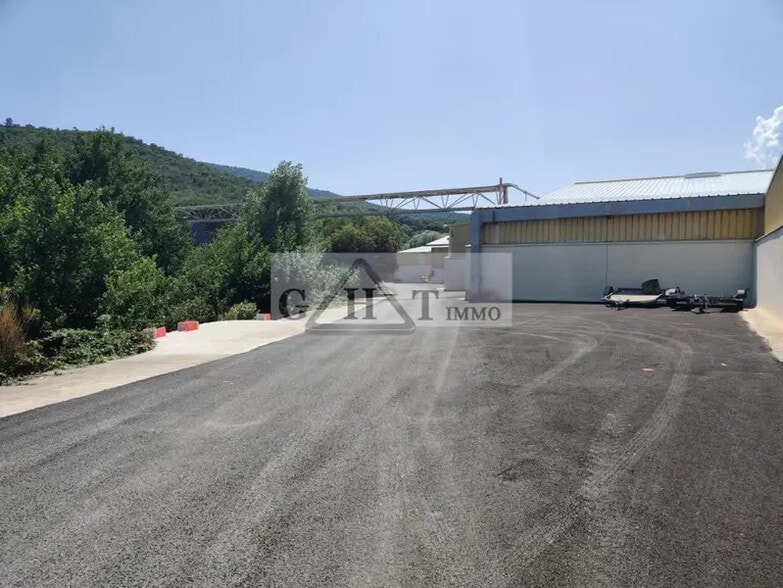 Industriel/Logistique dans Sainte-Maxime à louer - Photo de l’immeuble – Image 3 sur 4