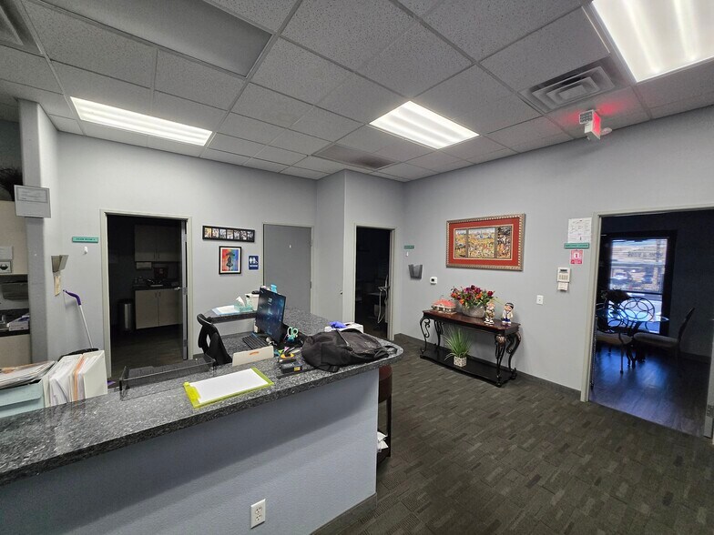 1701 N Green Valley Pky, Henderson, NV à louer - Photo de l’immeuble – Image 3 sur 26