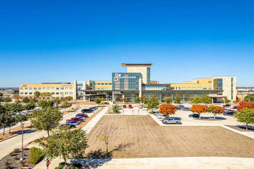 545 Creekside Way, New Braunfels, TX à louer - Photo de l’immeuble – Image 3 sur 6