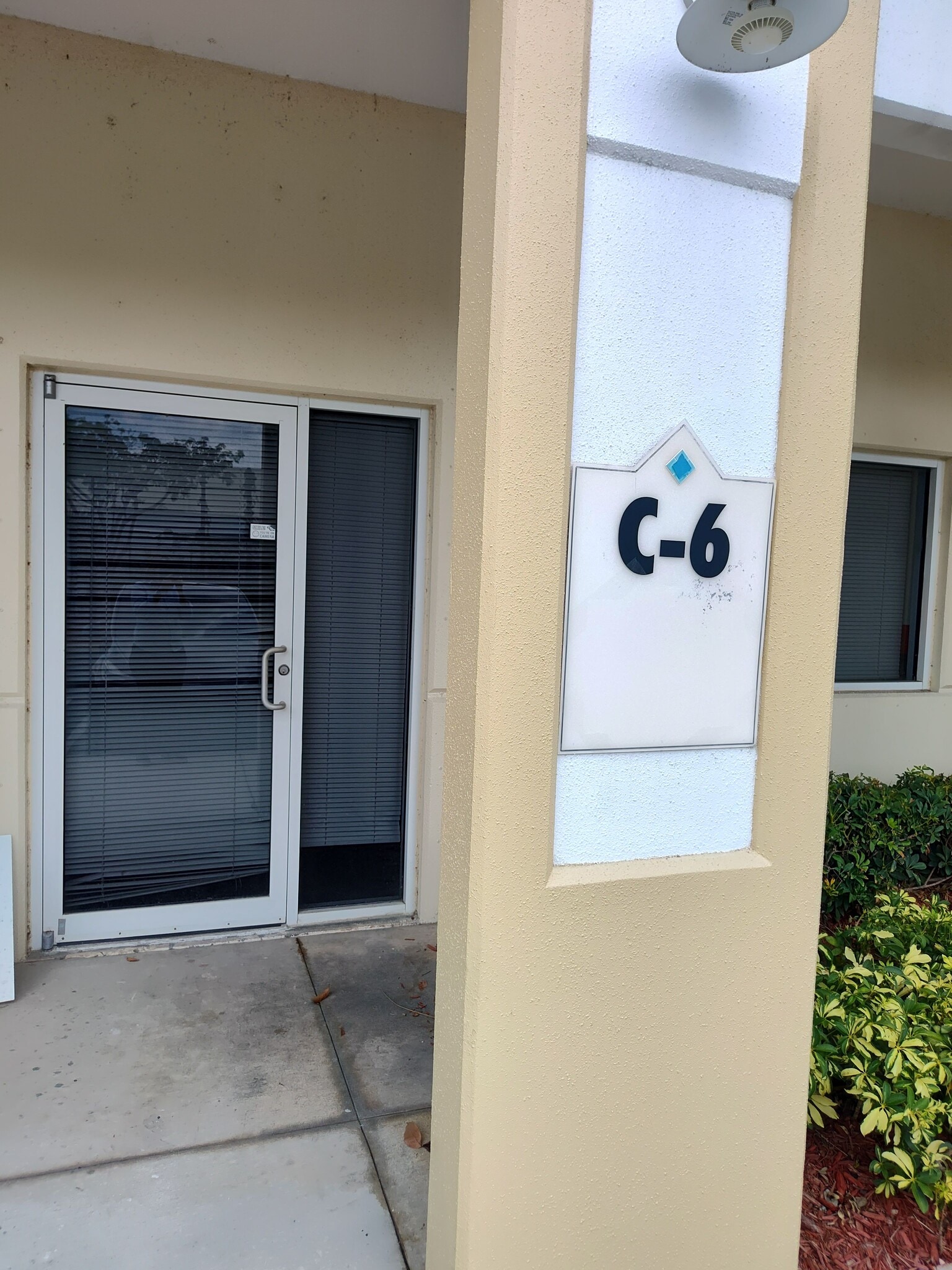 2721 Vista Pky, West Palm Beach, FL à louer Photo de l’immeuble– Image 1 sur 3