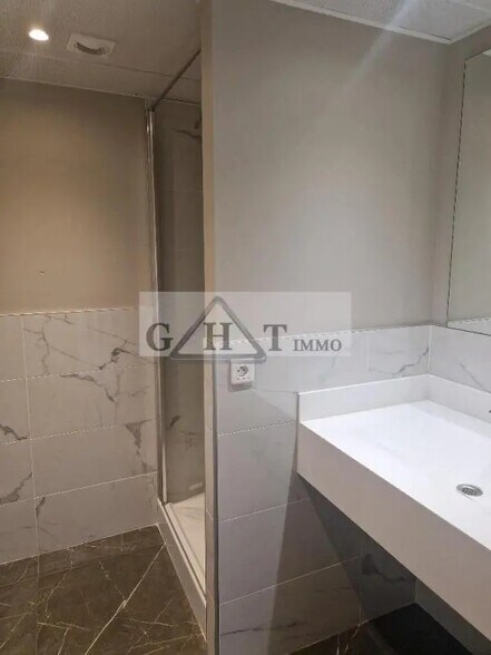 Bureau dans Clichy à vendre - Photo de l’immeuble – Image 1 sur 21