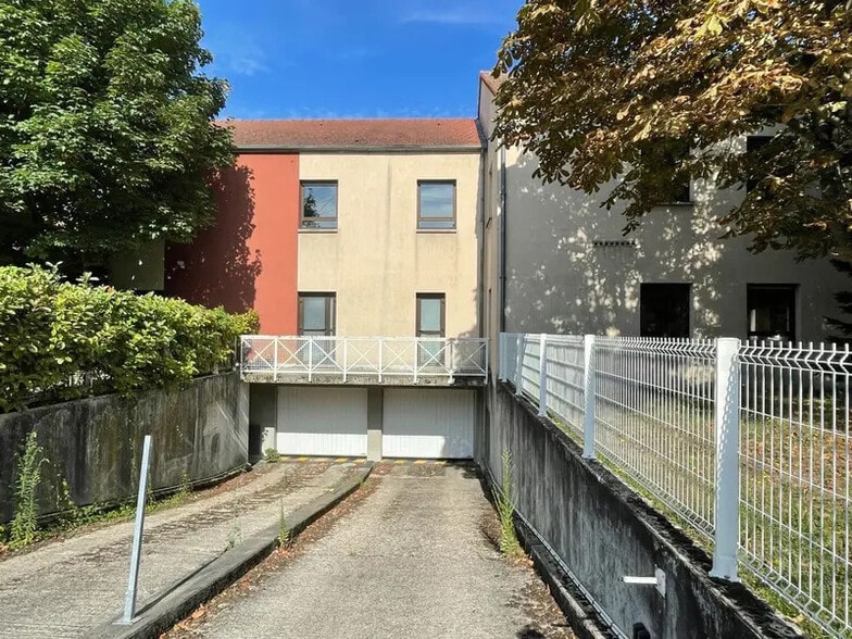 Bureau dans Montmorency à louer - Photo de l’immeuble – Image 3 sur 17