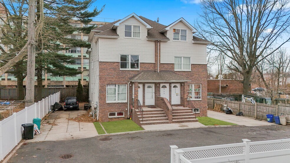 366 Union Ave, Staten Island, NY à vendre - Photo de l’immeuble – Image 2 sur 11