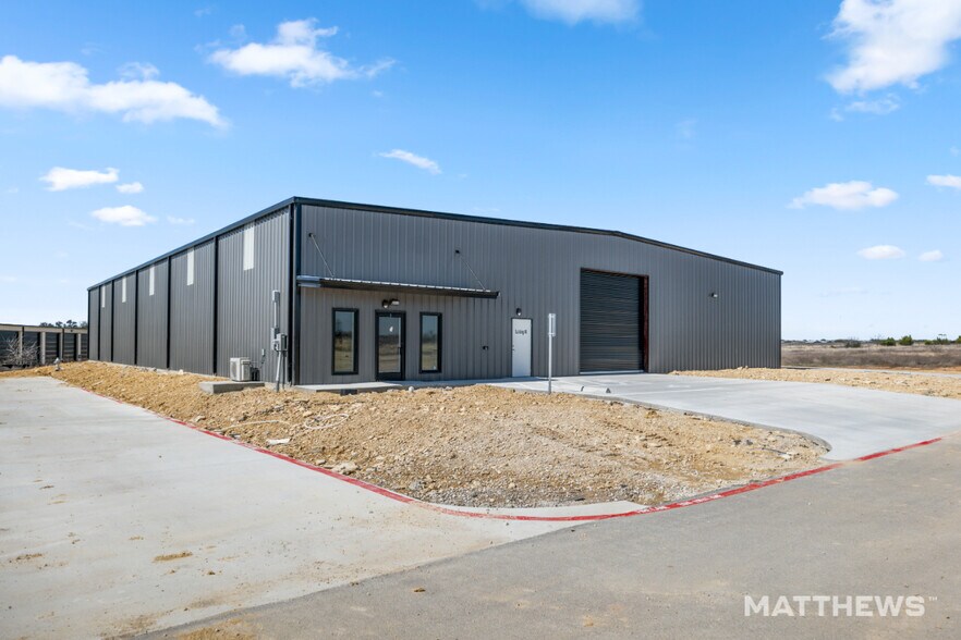 19600 W State Hwy 29, Liberty Hill, TX à louer - Photo de l’immeuble – Image 3 sur 11
