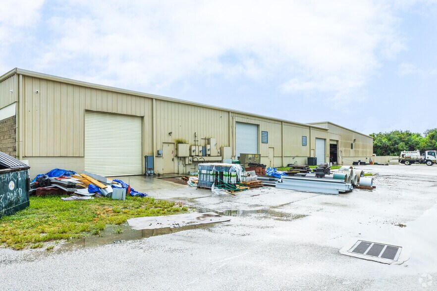 4240-4252 Bandy Blvd, Fort Pierce, FL à louer - Photo de l’immeuble – Image 3 sur 4