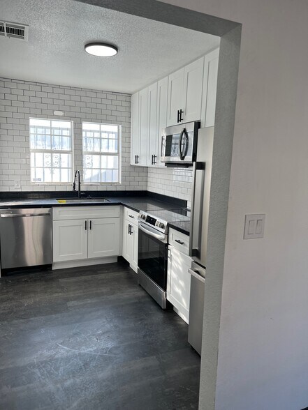 526 S 7th St, Las Vegas, NV à louer - Photo de l’immeuble – Image 3 sur 52