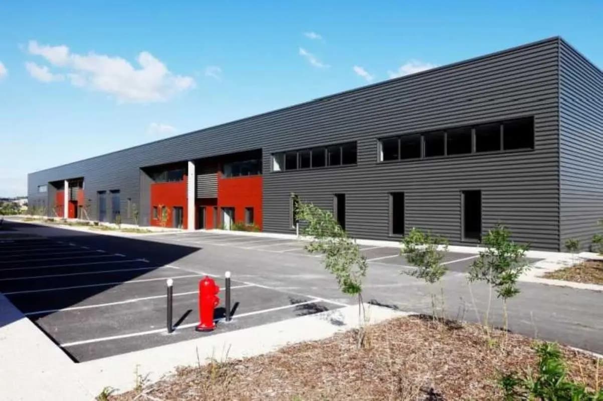 Local d’activités dans Gonesse à louer Photo de l’immeuble– Image 1 sur 9