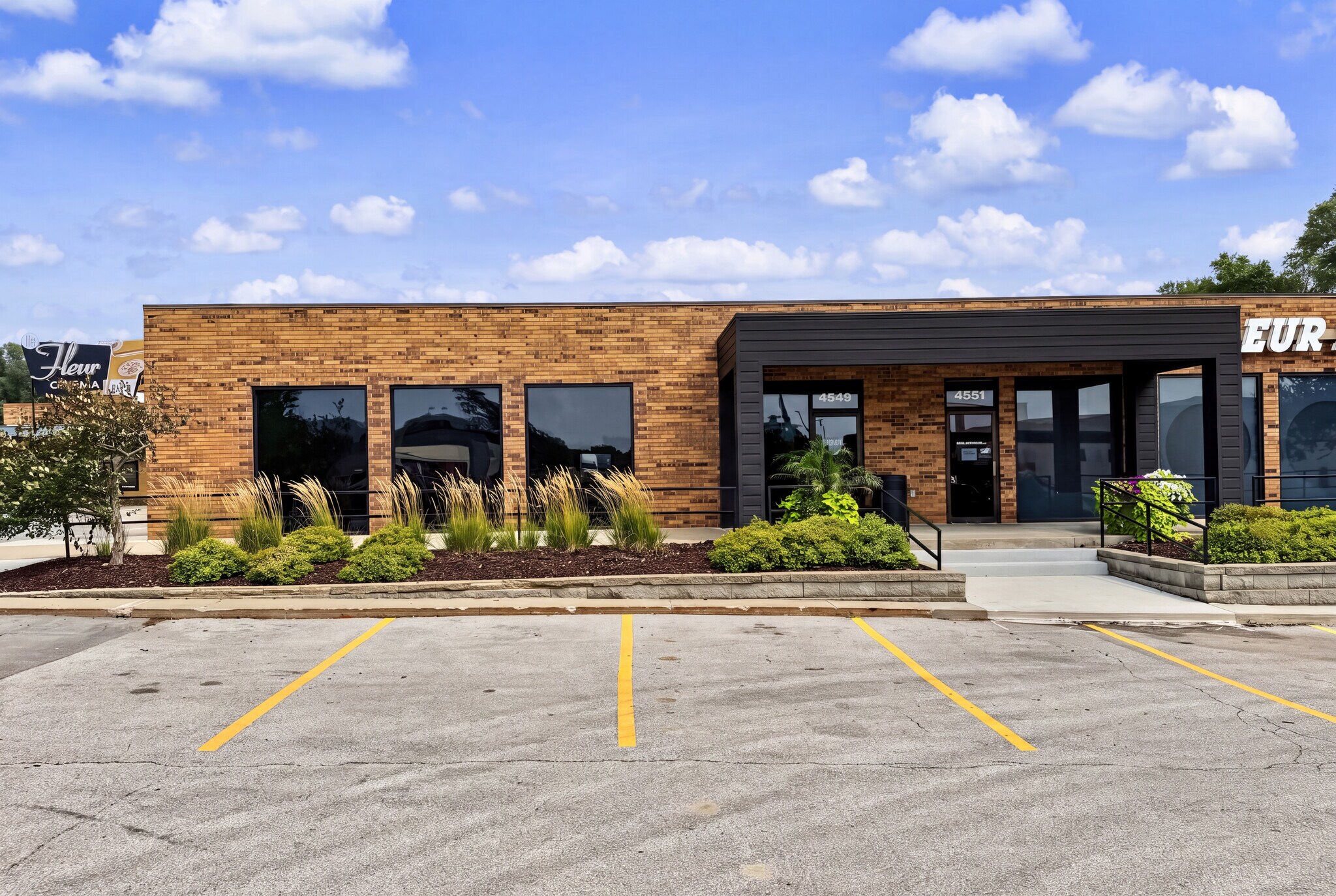 4547-4551 Fleur Dr, Des Moines, IA à louer Photo de l’immeuble– Image 1 sur 2
