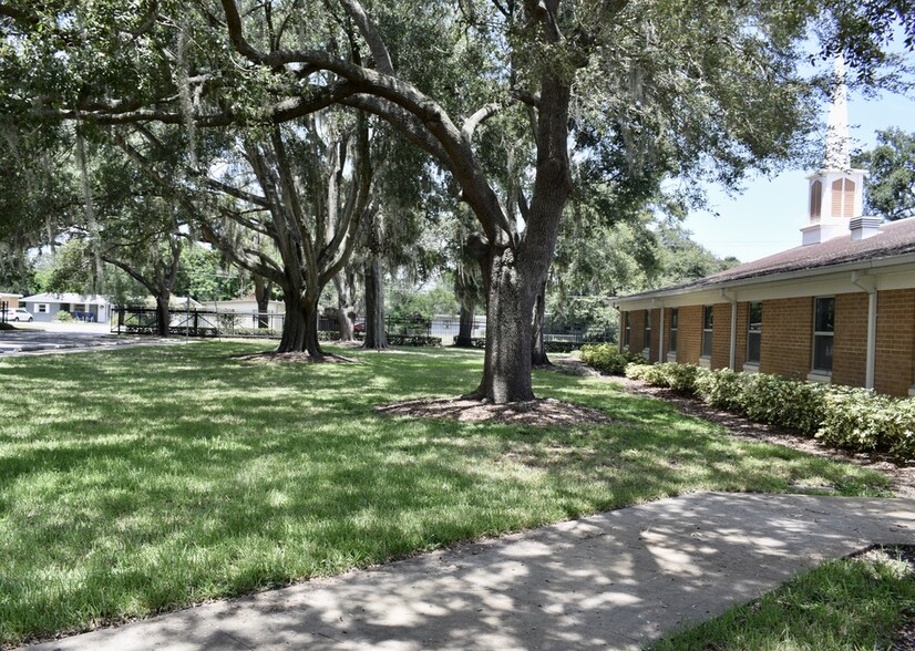 2337 S Crystal Lake Dr, Lakeland, FL à vendre - Photo de l’immeuble – Image 3 sur 32
