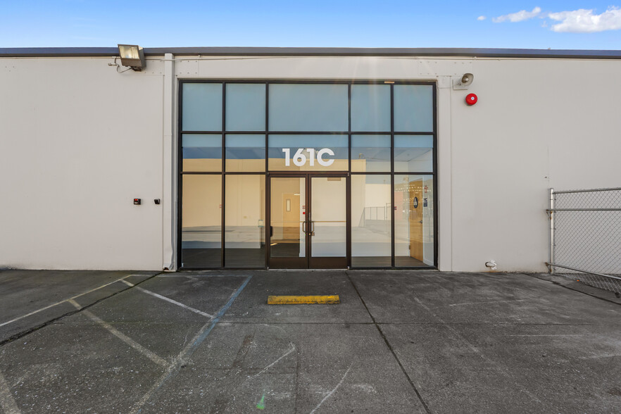 161 Starlite St, South San Francisco, CA à louer - Photo de l’immeuble – Image 3 sur 17