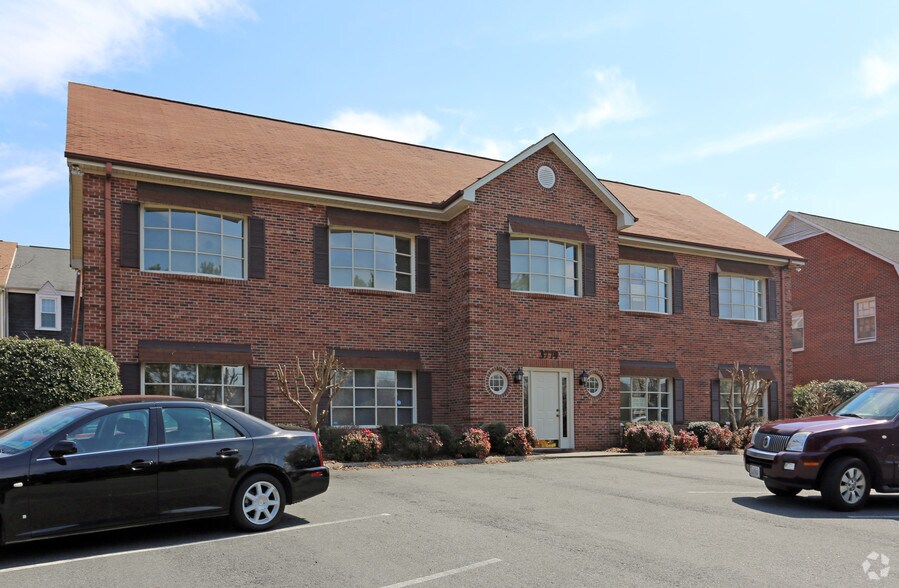 3779 Vest Mill Rd, Winston-Salem, NC à louer - Photo principale – Image 1 sur 4