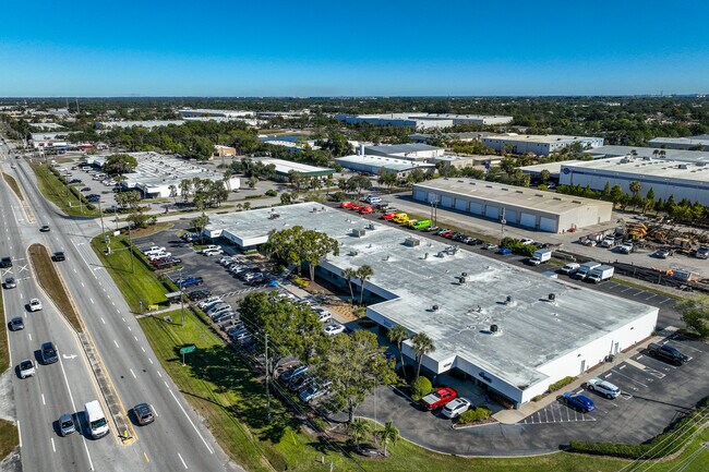 Plus de détails pour 12345 Starkey Rd, Largo, FL - Local d'activités à louer