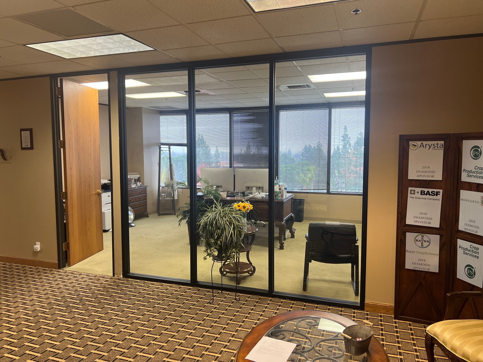 5060 California Ave, Bakersfield, CA à louer Photo intérieure– Image 1 sur 7