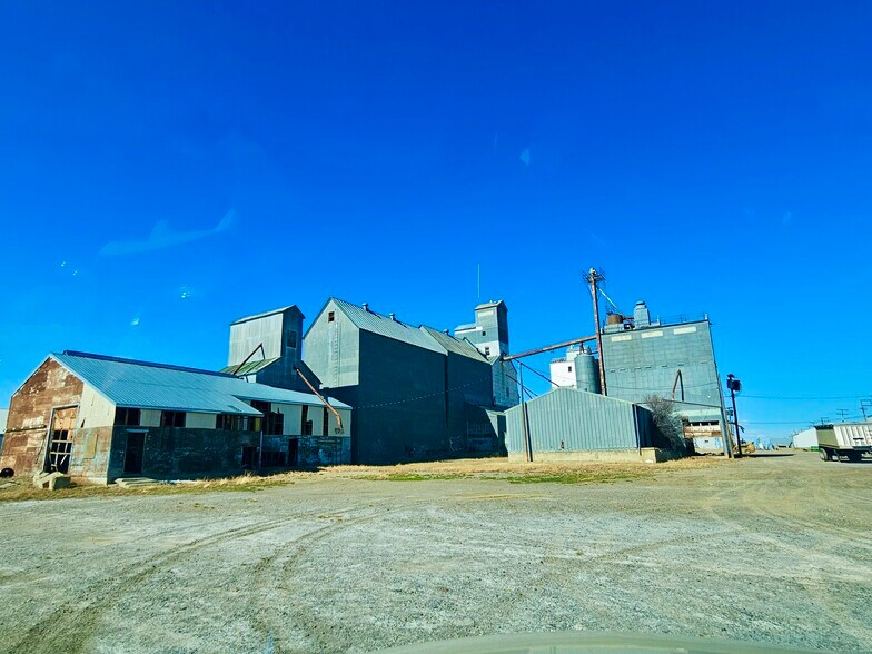 120 4th Ave SE, Conrad, MT à vendre - Photo de l’immeuble – Image 2 sur 15