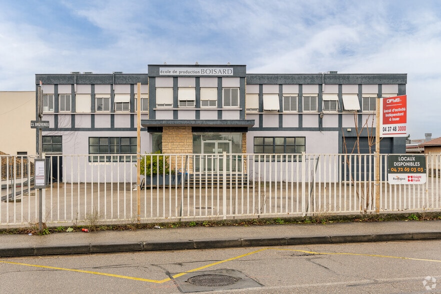 34 Avenue Des Bruyères, Décines-Charpieu à louer - Photo de l’immeuble – Image 2 sur 2