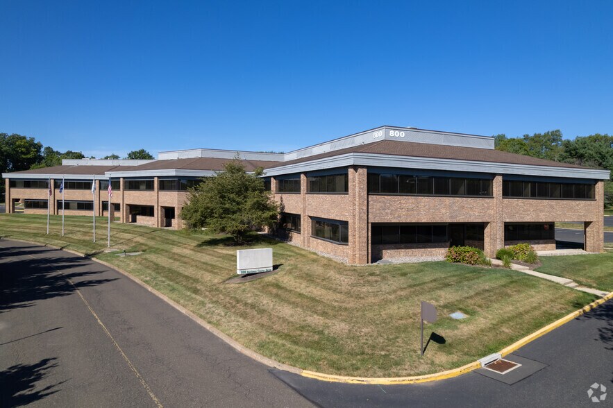 800 Business Center Dr, Horsham Township, PA à louer - Photo de l’immeuble – Image 1 sur 18