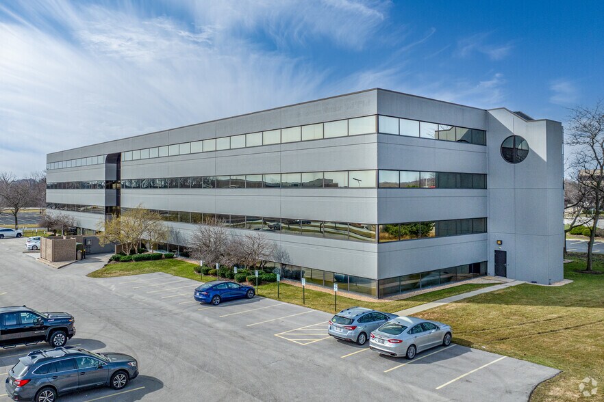 400 N Executive Dr, Brookfield, WI à louer - Photo de l’immeuble – Image 1 sur 5