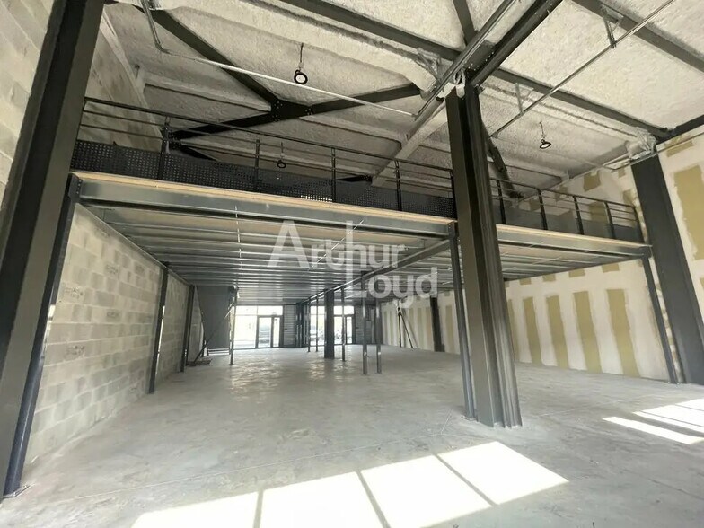 141 Rue Louis Armand, Méry à louer - Photo de l’immeuble – Image 3 sur 5