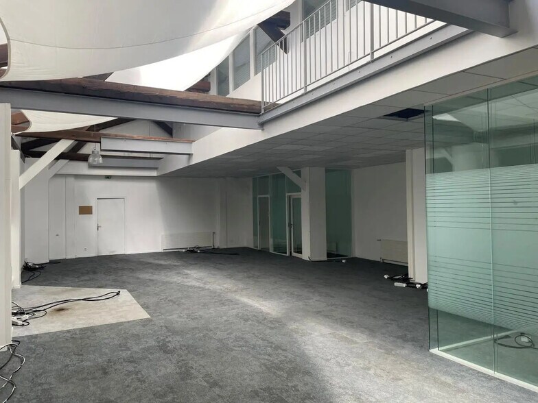 Local d’activités dans Clamart à louer - Photo de l’immeuble – Image 3 sur 12