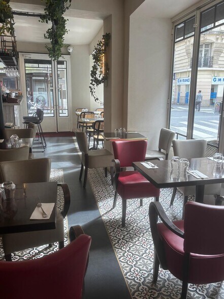 27 Rue De Rocroy, Paris à vendre - Photo de l’immeuble – Image 2 sur 2