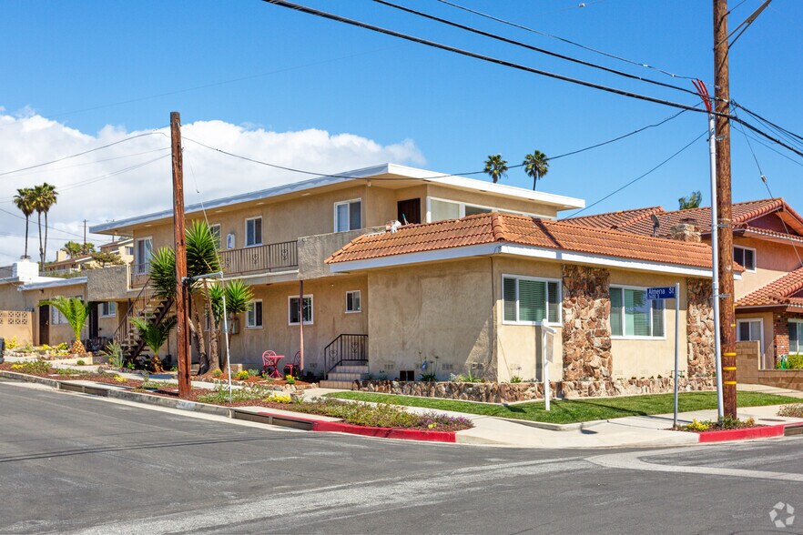 3644 Almeria St, San Pedro, CA à vendre - Photo de l’immeuble – Image 2 sur 12