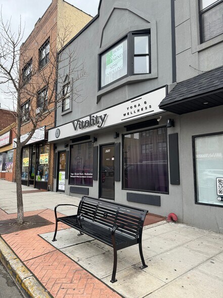 6702 Bergenline Ave, West New York, NJ à vendre - Photo de l’immeuble – Image 2 sur 32