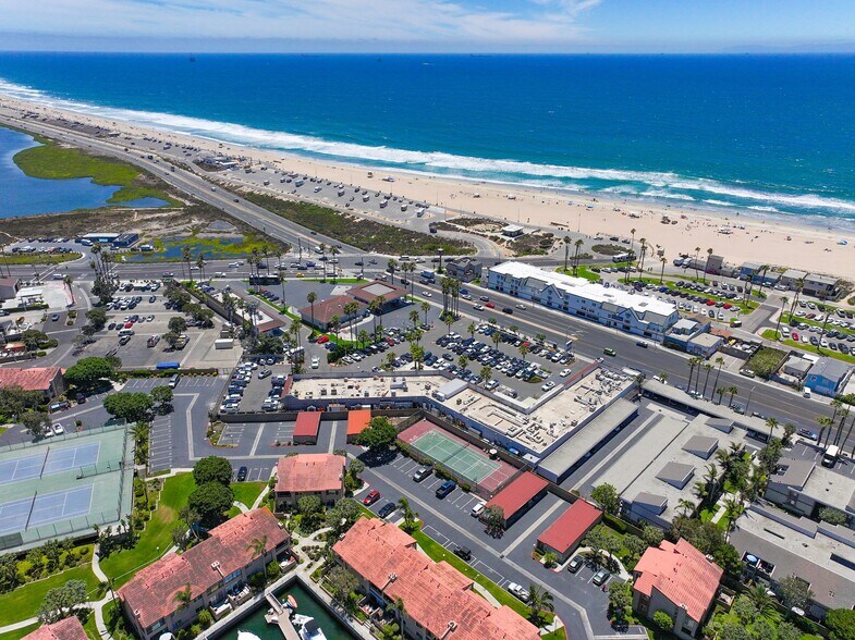 17208 Pacific Coast Hwy, Huntington Beach, CA à louer - Photo de l’immeuble – Image 2 sur 8