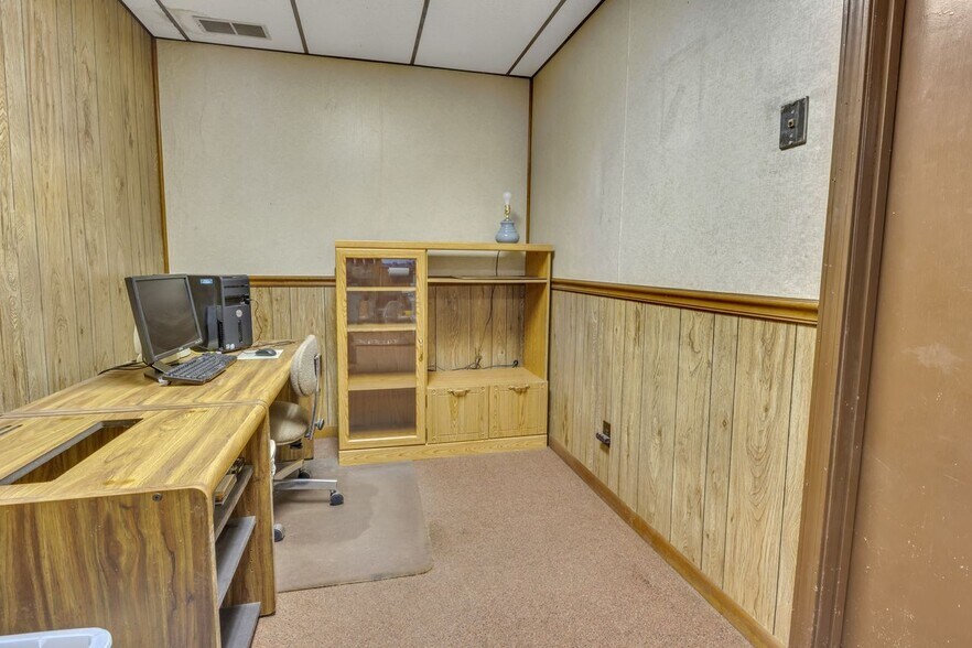 1100 N Main St, Mount Vernon, IN à vendre - Photo intérieure – Image 2 sur 10