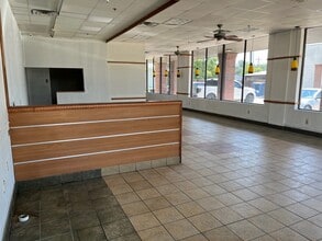 9828 Bluebonnet Blvd, Baton Rouge, LA à louer Photo intérieure– Image 2 sur 8