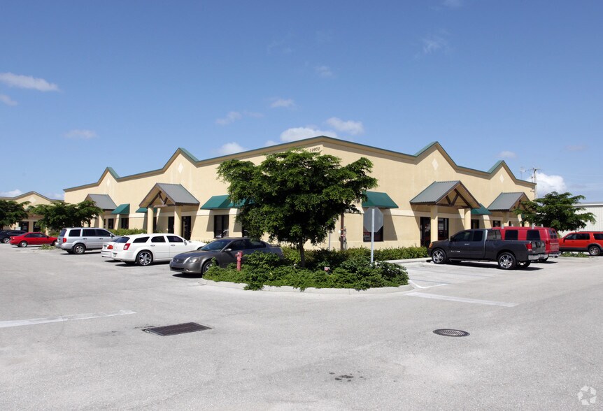 10970 S Cleveland Ave, Fort Myers, FL à vendre - Photo de l’immeuble – Image 3 sur 24