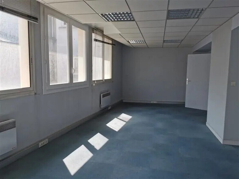 Bureau dans Saint-Brieuc à louer - Photo de l’immeuble – Image 1 sur 6