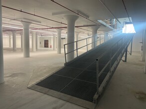 180 Mill St, Cranston, RI à louer Photo intérieure– Image 2 sur 11