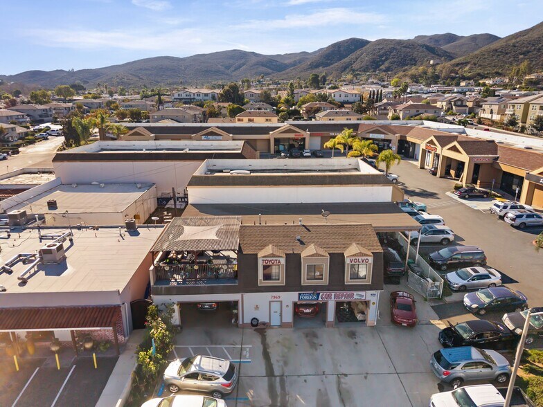 7969 Mission Gorge Rd, Santee, CA à vendre - Photo de l’immeuble – Image 2 sur 47