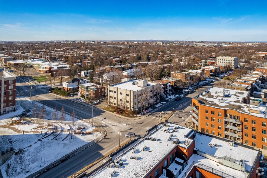 404 Boul Décarie, Montréal, QC à louer - Photo de l’immeuble – Image 2 sur 5