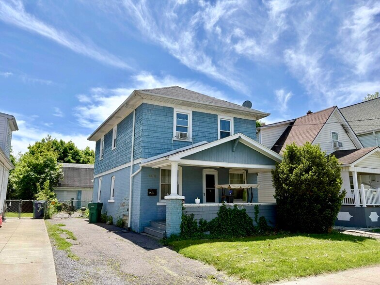 Niagara Falls, NY Portfolio, 9.32% Cap portefeuille de 6 biens à vendre sur LoopNet.fr - Photo principale – Image 1 sur 6