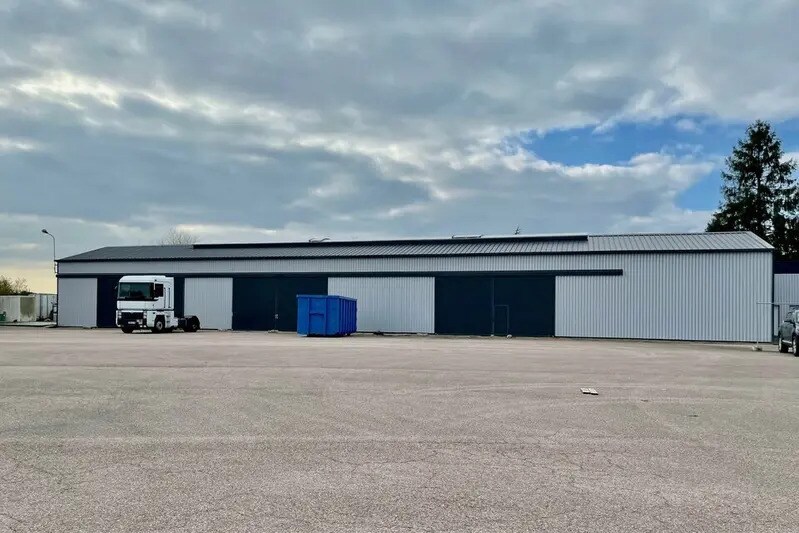 Local d'activités dans Tancarville à vendre - Photo de l’immeuble – Image 2 sur 9