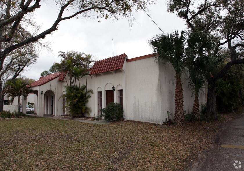 68 Pondella Rd, North Fort Myers, FL à louer - Photo principale – Image 1 sur 3