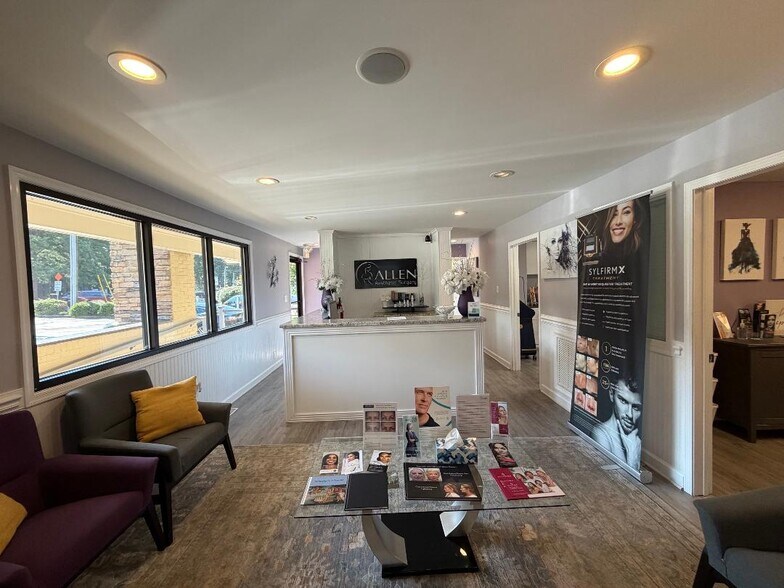 6733 Falls Of Neuse Rd, Raleigh, NC à louer - Photo de l’immeuble – Image 3 sur 8