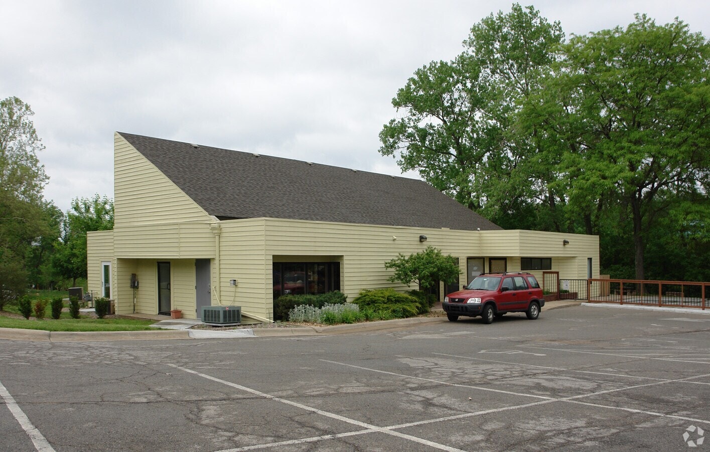 500 Rockledge Rd, Lawrence, KS à louer Photo de l’immeuble– Image 1 sur 1