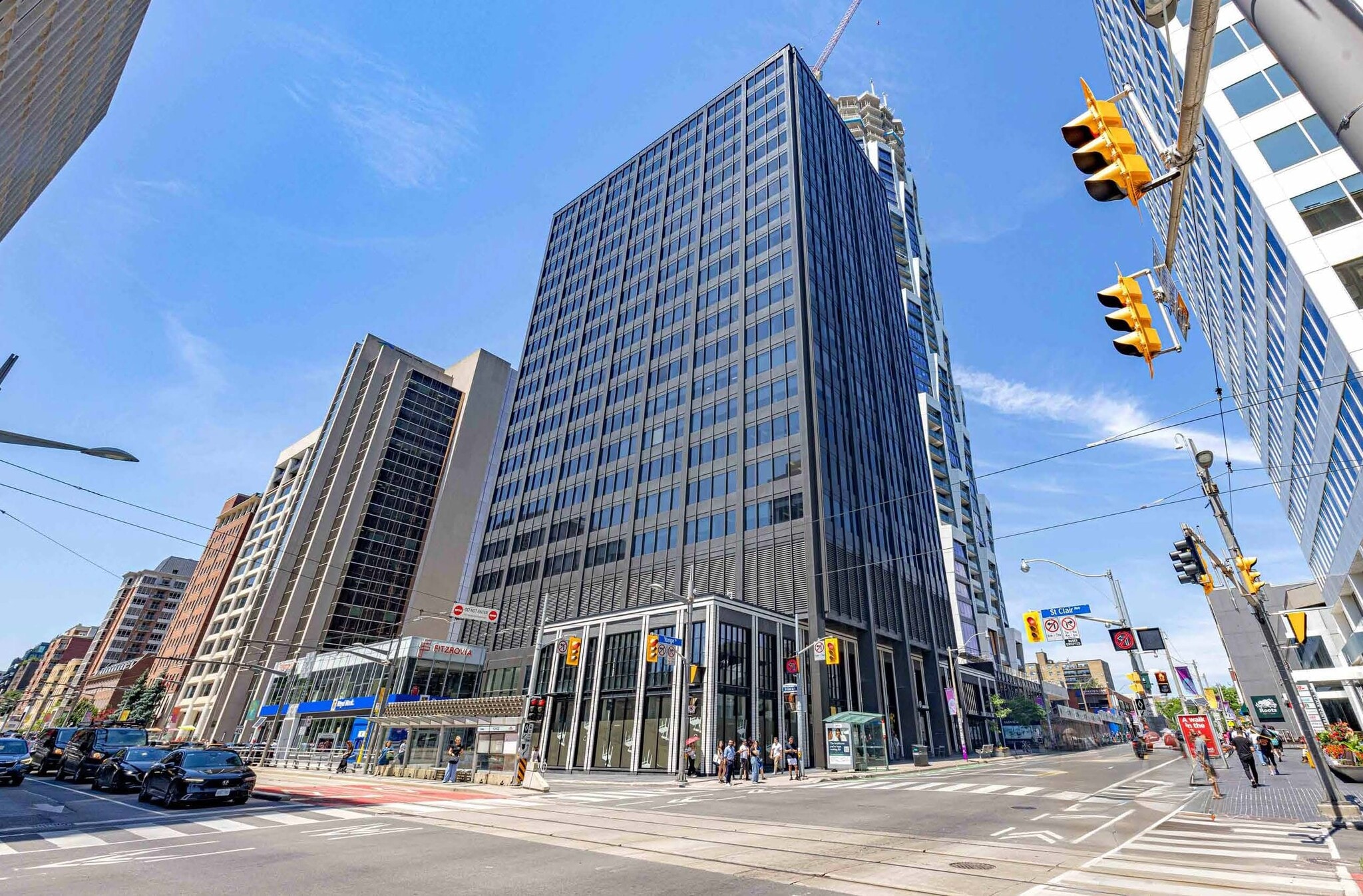 2 St Clair Av W, Toronto, ON à louer Photo de l’immeuble– Image 1 sur 8
