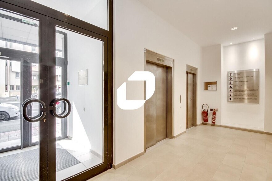 Bureau dans Pantin à louer - Hall d’entrée – Image 2 sur 14