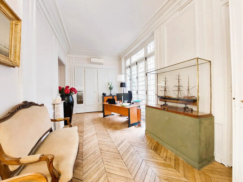 16 Avenue De Friedland, Paris à louer - Photo de l’immeuble – Image 1 sur 8