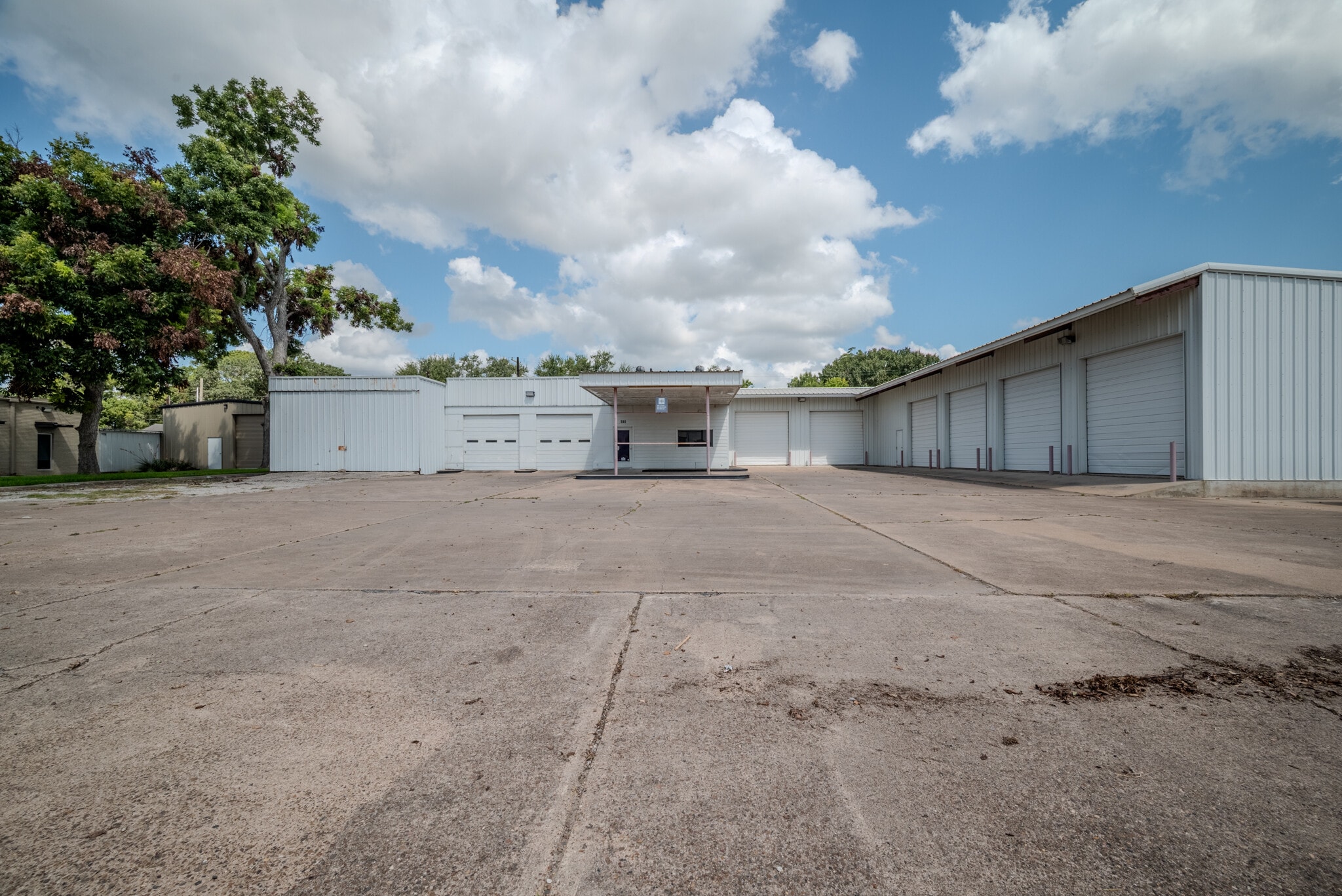 619 E Jackson St, El Campo, TX à louer Photo de l’immeuble– Image 1 sur 52