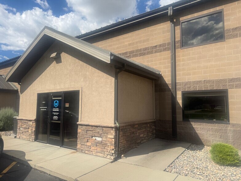 1195 N Spring Creek Pl, Springville, UT à louer - Photo de l’immeuble – Image 2 sur 17