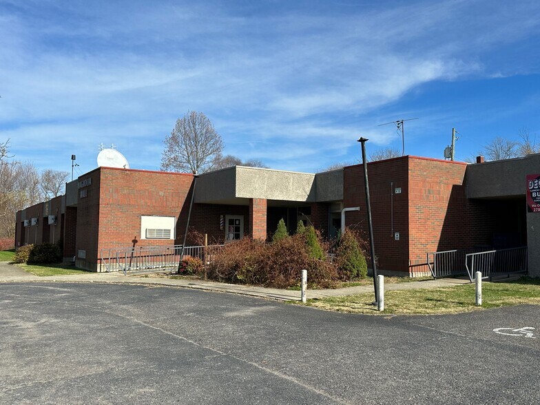 9050 New Jackson Hwy, Magnolia, KY à louer - Photo principale – Image 1 sur 18
