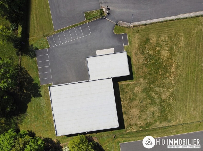 Local d'activités dans Terssac à vendre - Photo de l’immeuble – Image 3 sur 13