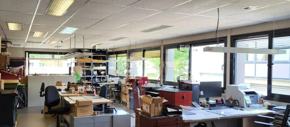 Local d’activités dans Lognes à louer - Photo de l’immeuble – Image 2 sur 9